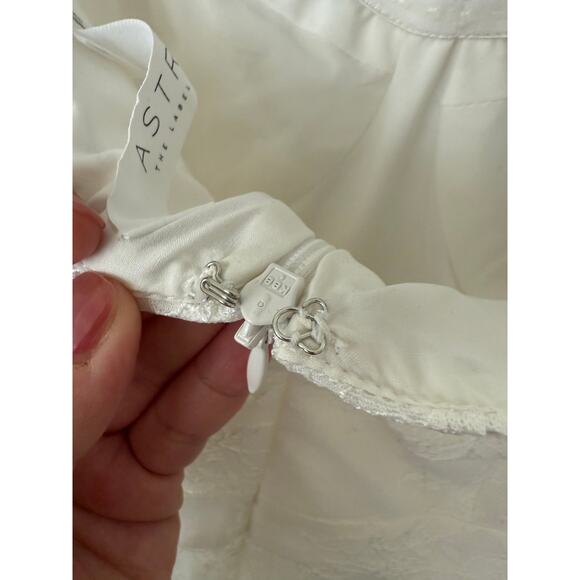 Women ASTR White Lace Mini Short Sleeve Dress with Zipper Closure-Small - Picture 5 of 7